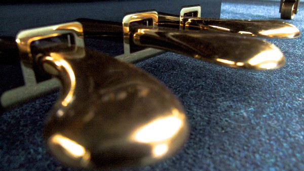 Brief explanation of how the sostenuto or 3rd pedal works on a grand piano